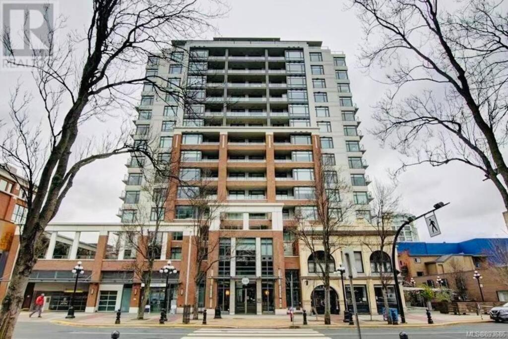 Lovely Downtown 2 Bedroom Condo With Free Parking Victoria Luaran gambar